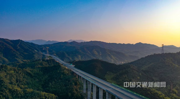 广连临连高速建成通车